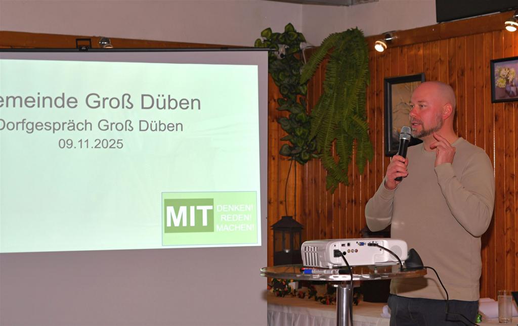 Bürgermeister Sebastian Bertko begrüßt die anwesenden Gäste