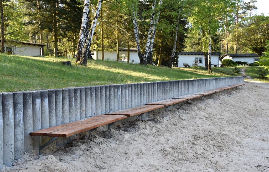 Sitzgelegenheiten am Strand