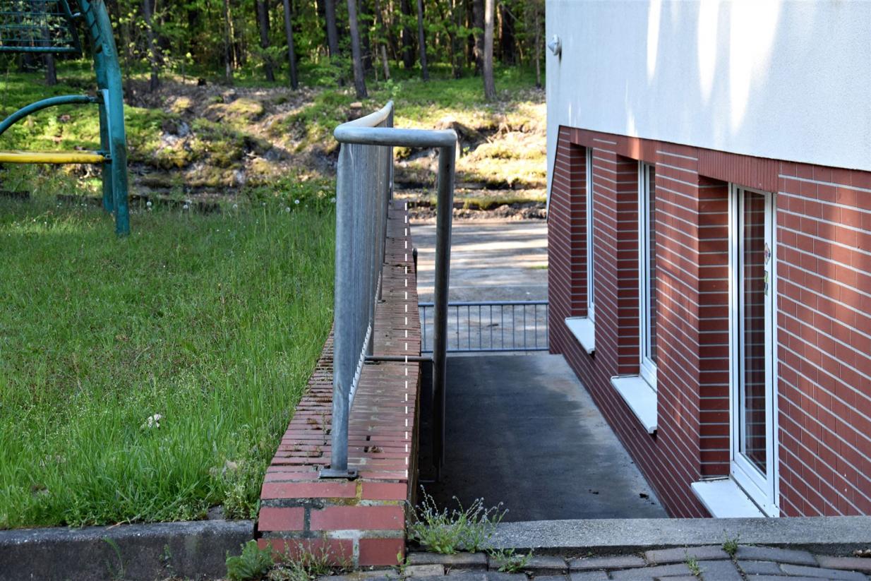Treppe Eisstadion im Mai 2025