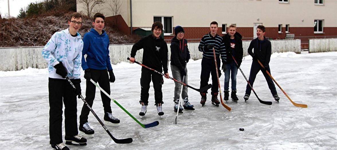 2016 - Eishockey spielen