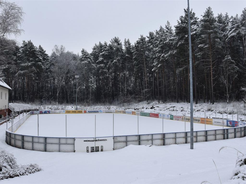 Beleuchtetes Eisstadion