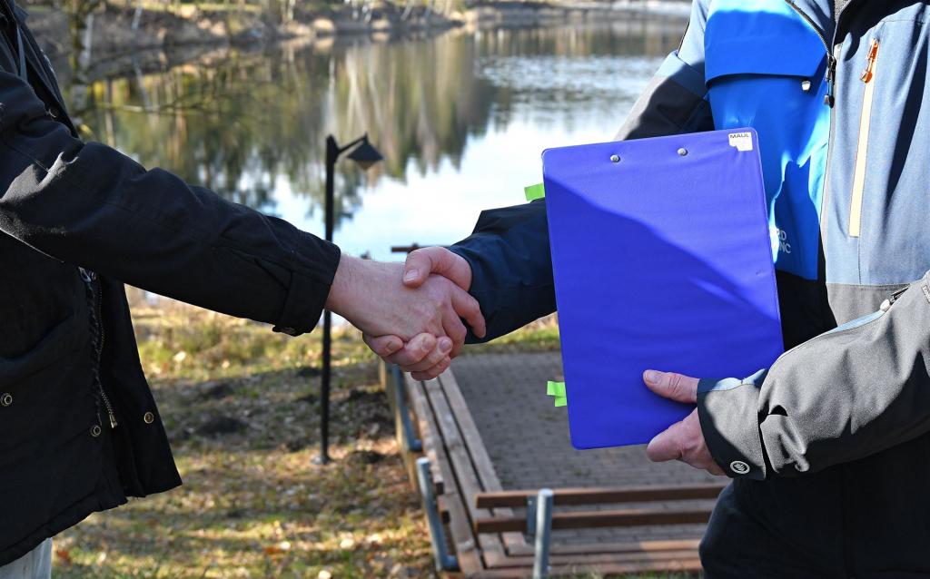 Imbiss- Unterschrift Vertrag