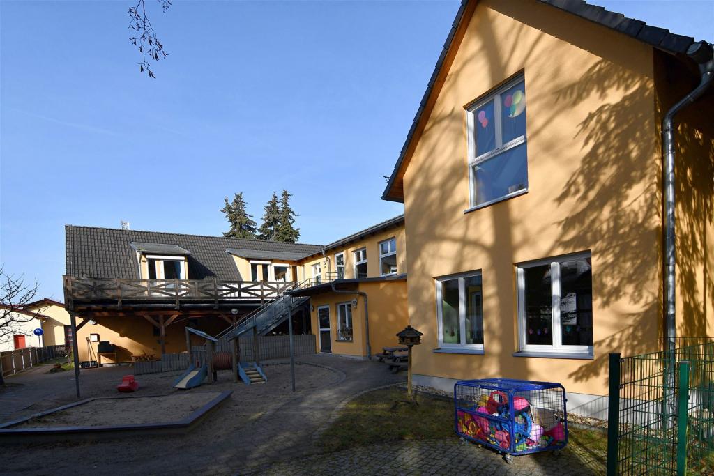 Kita "Spatzennest" /Hofansicht