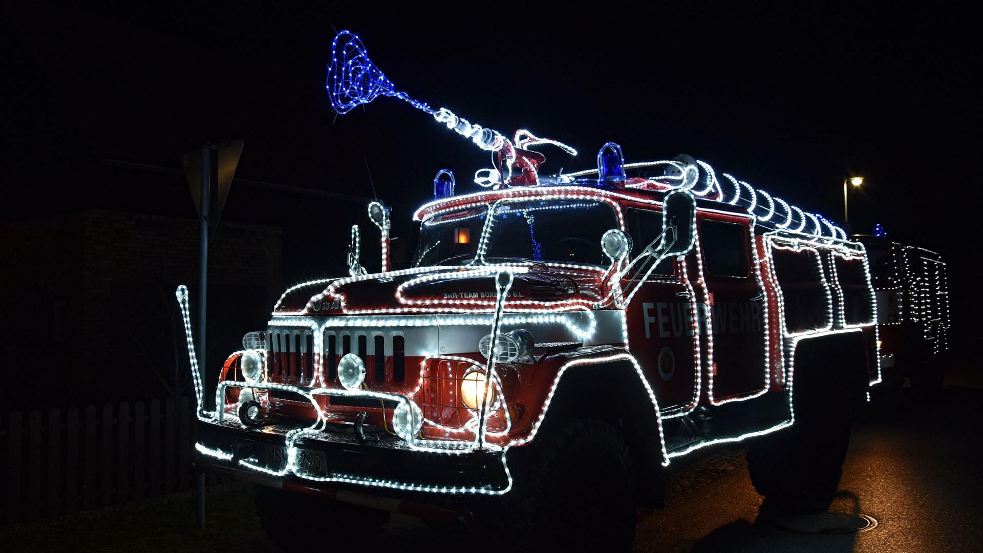 Weihnachtsmarkt mit Weihnachtsfeuerwehr 