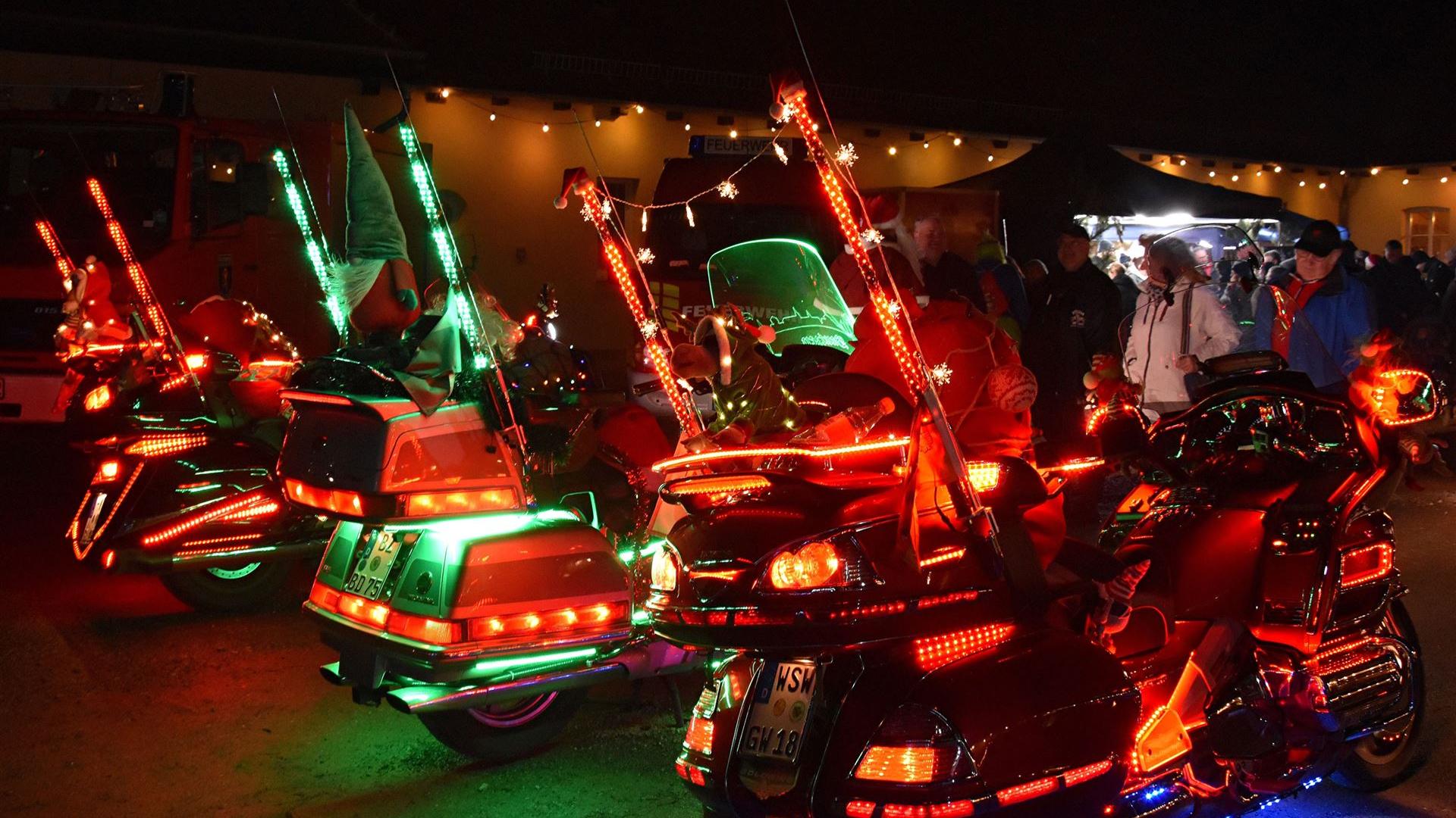 Weihnachtsmarkt mit Weihnachtsfeuerwehr 