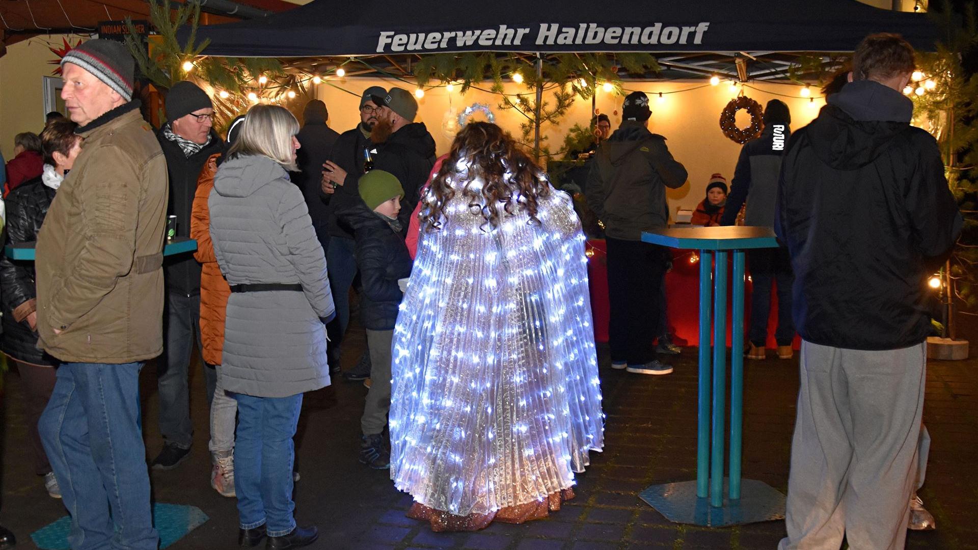Weihnachtsmarkt mit Weihnachtsfeuerwehr 