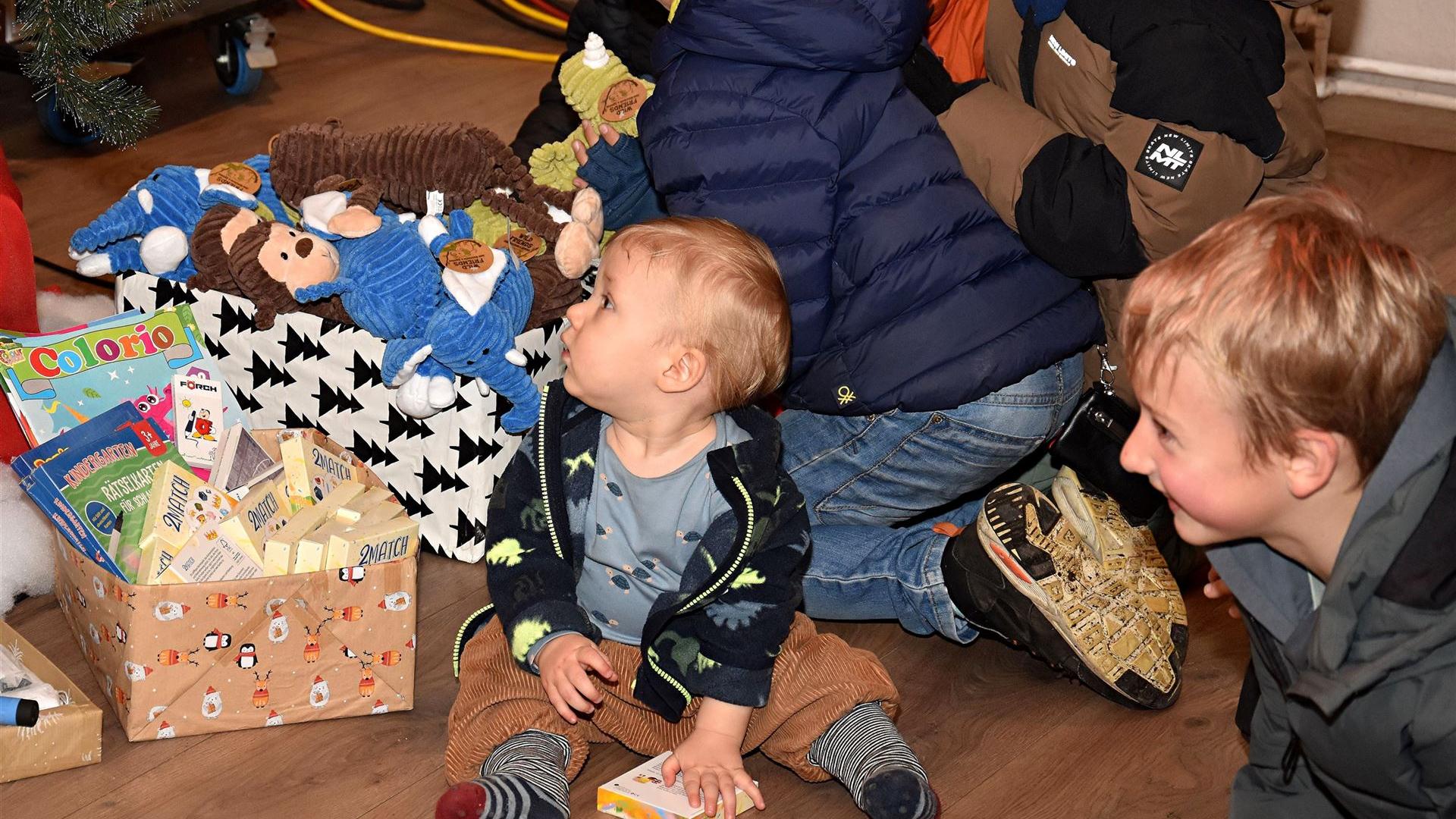 Weihnachtsmarkt mit Weihnachtsfeuerwehr 