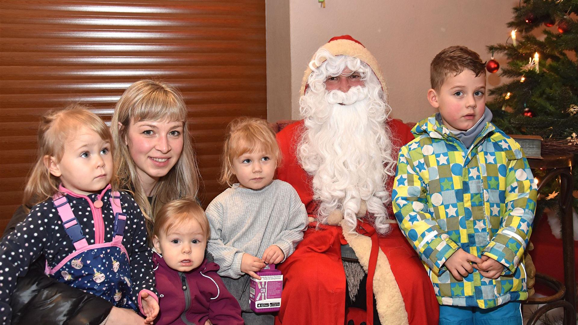 Weihnachtsmarkt mit Weihnachtsfeuerwehr 