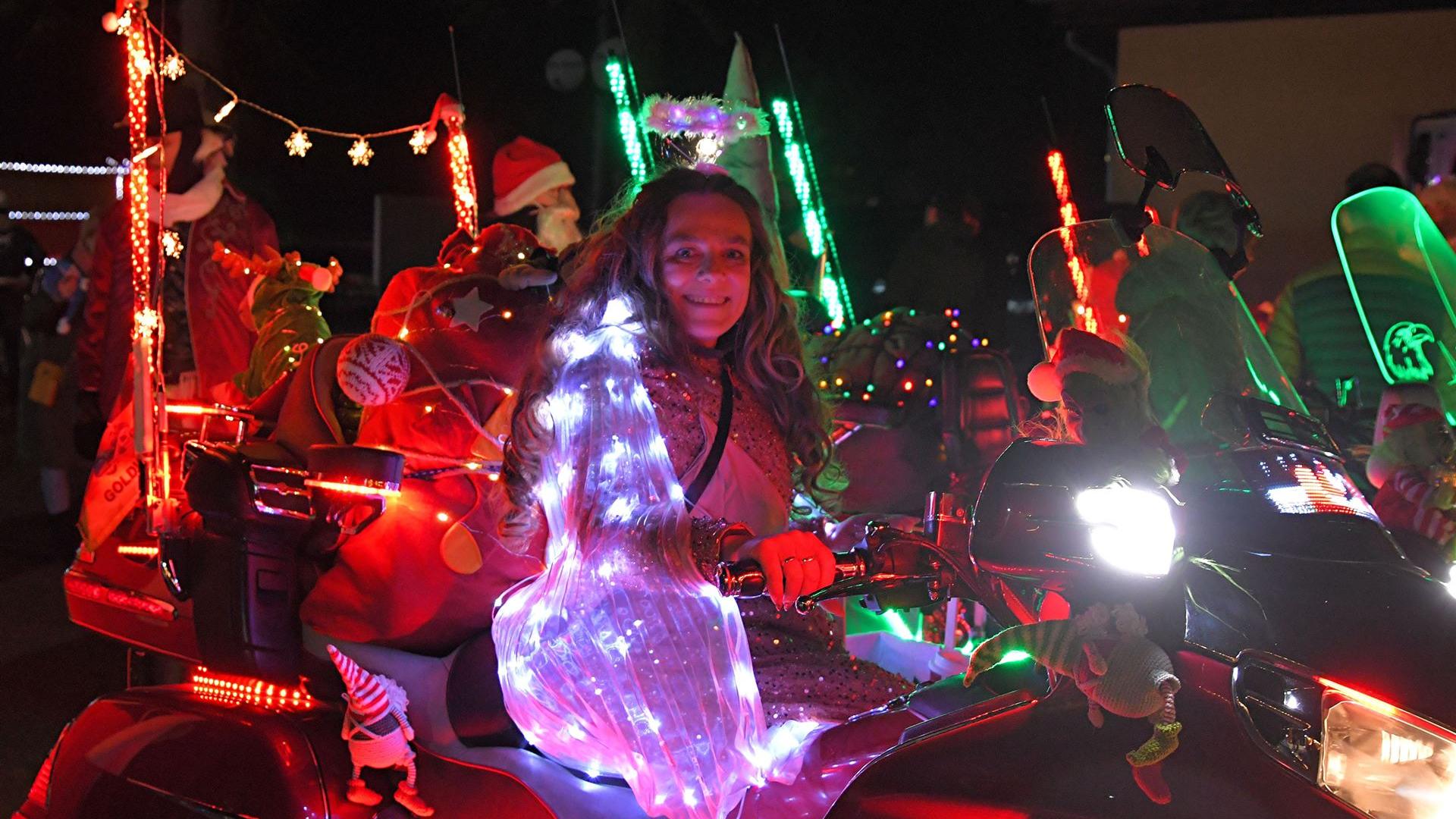 Weihnachtsmarkt mit Weihnachtsfeuerwehr 