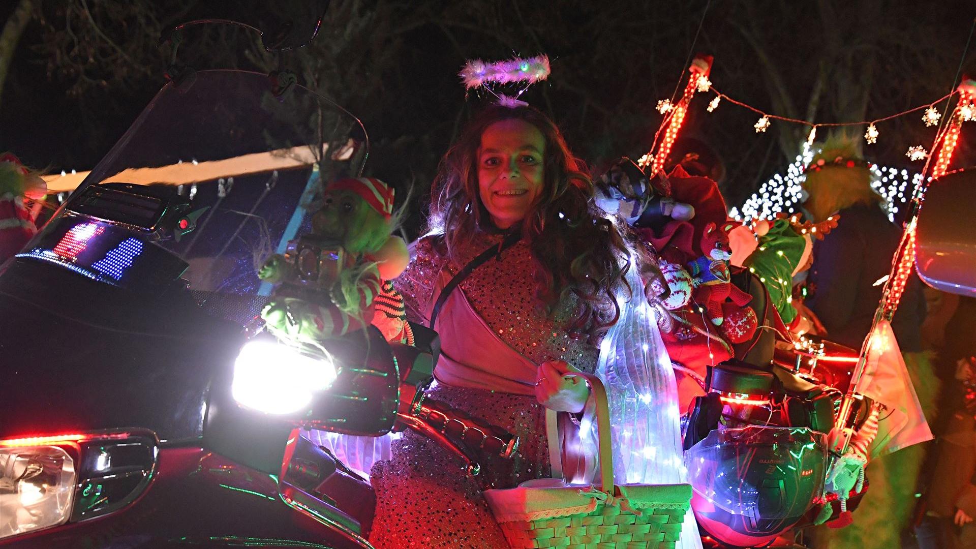 Weihnachtsmarkt mit Weihnachtsfeuerwehr 