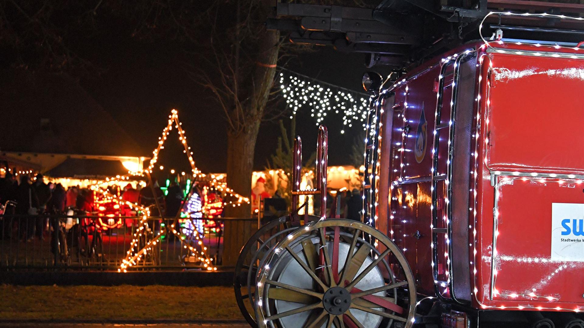 Weihnachtsmarkt mit Weihnachtsfeuerwehr 