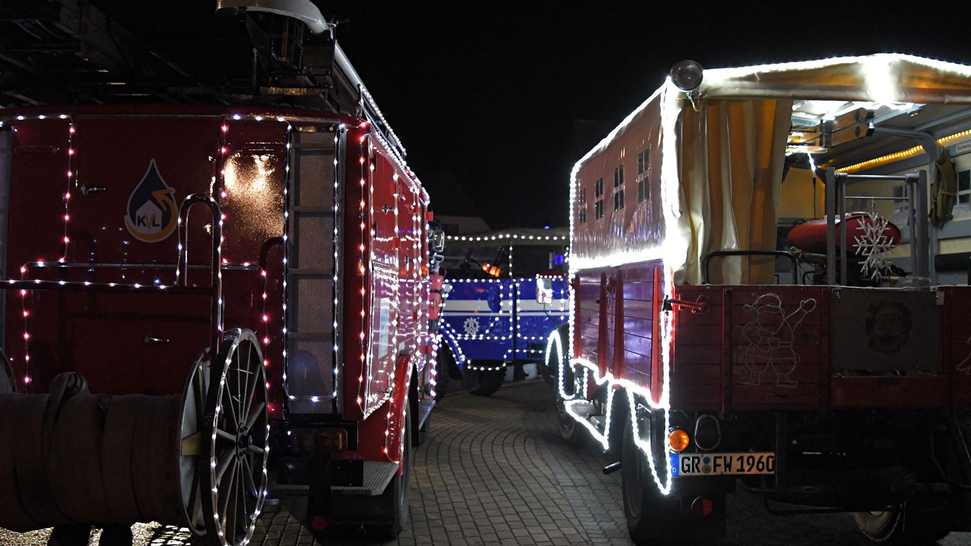 Weihnachtsmarkt mit Weihnachtsfeuerwehr 