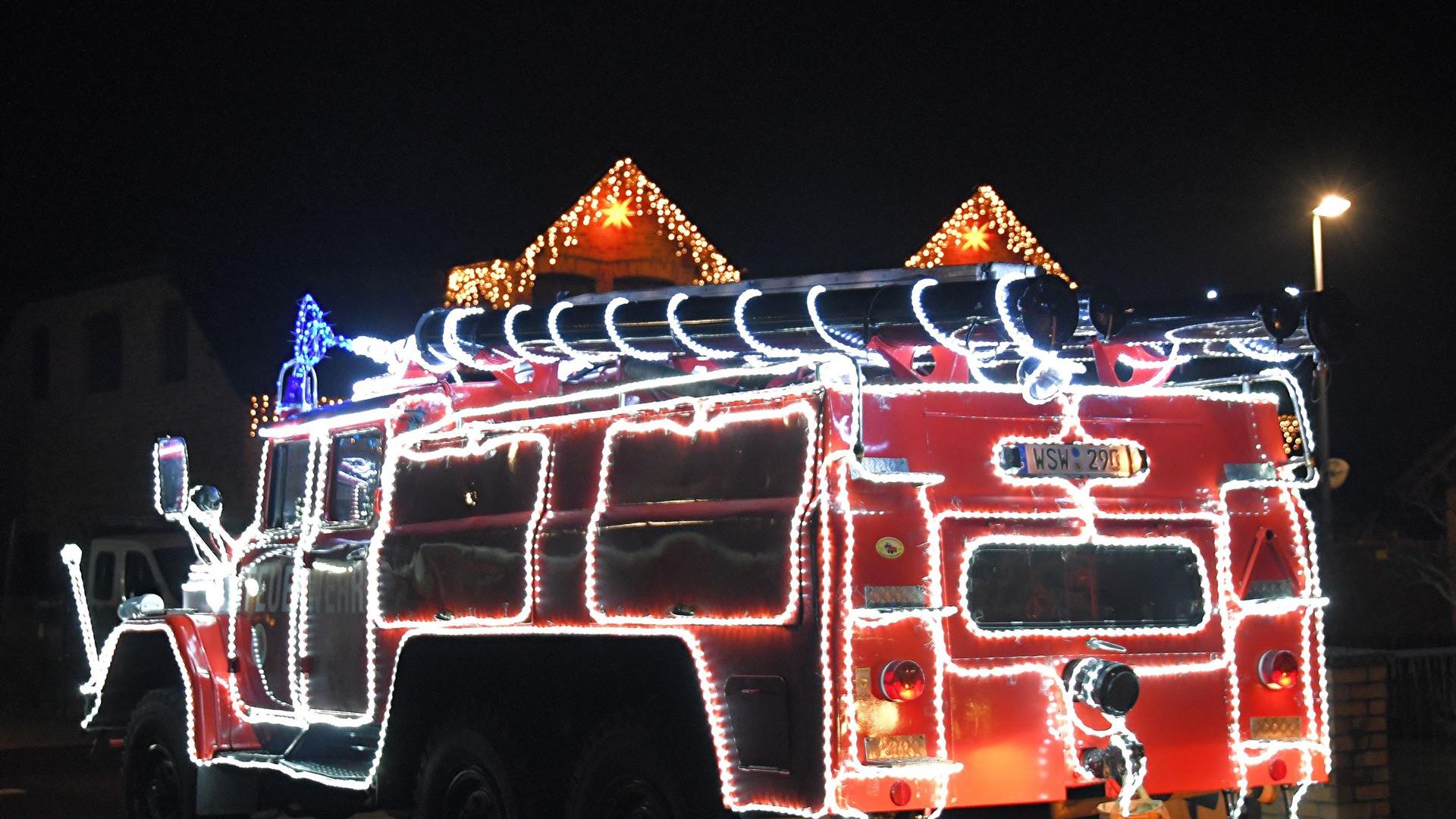 Weihnachtsmarkt mit Weihnachtsfeuerwehr 