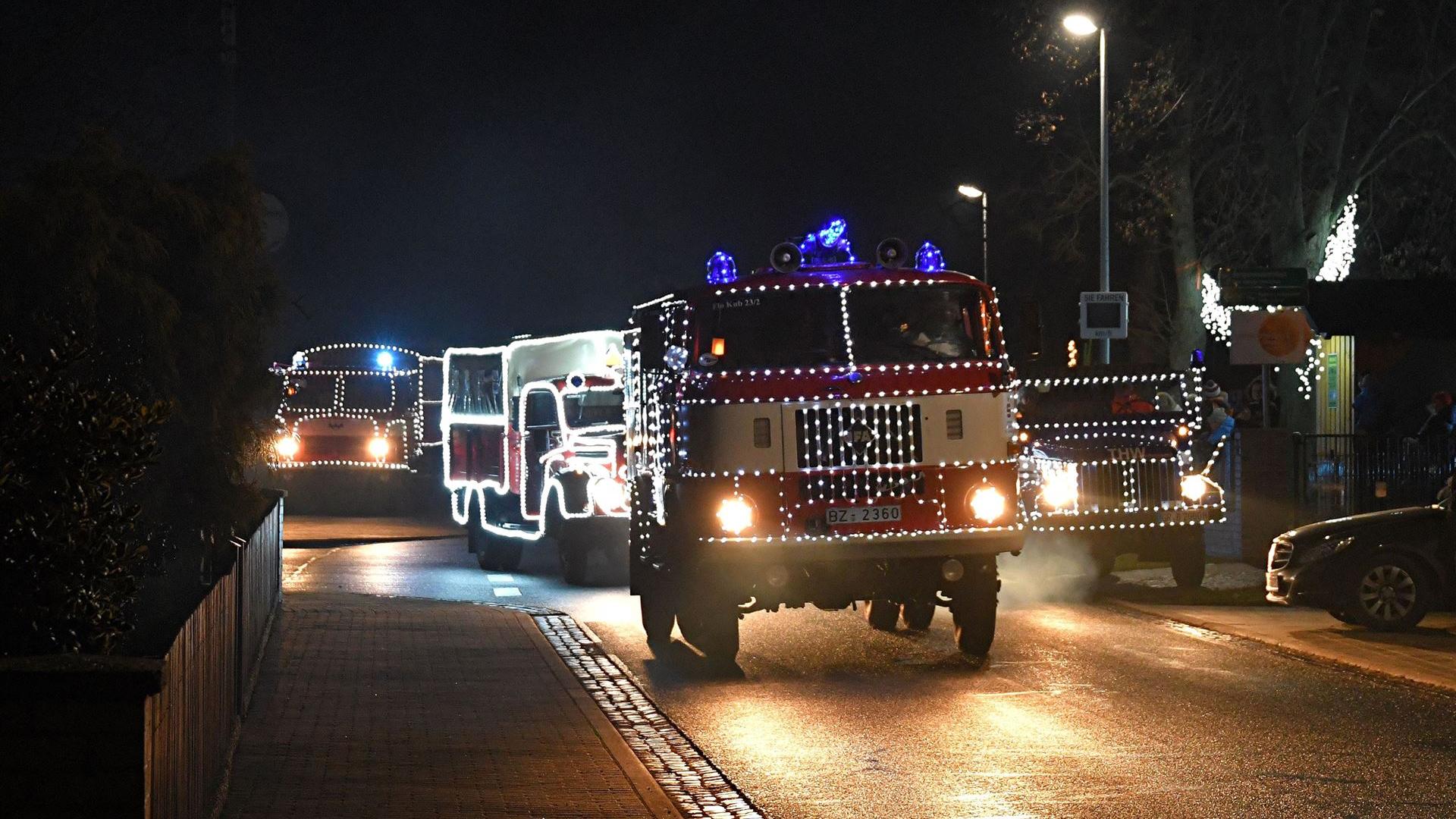 Weihnachtsmarkt mit Weihnachtsfeuerwehr 