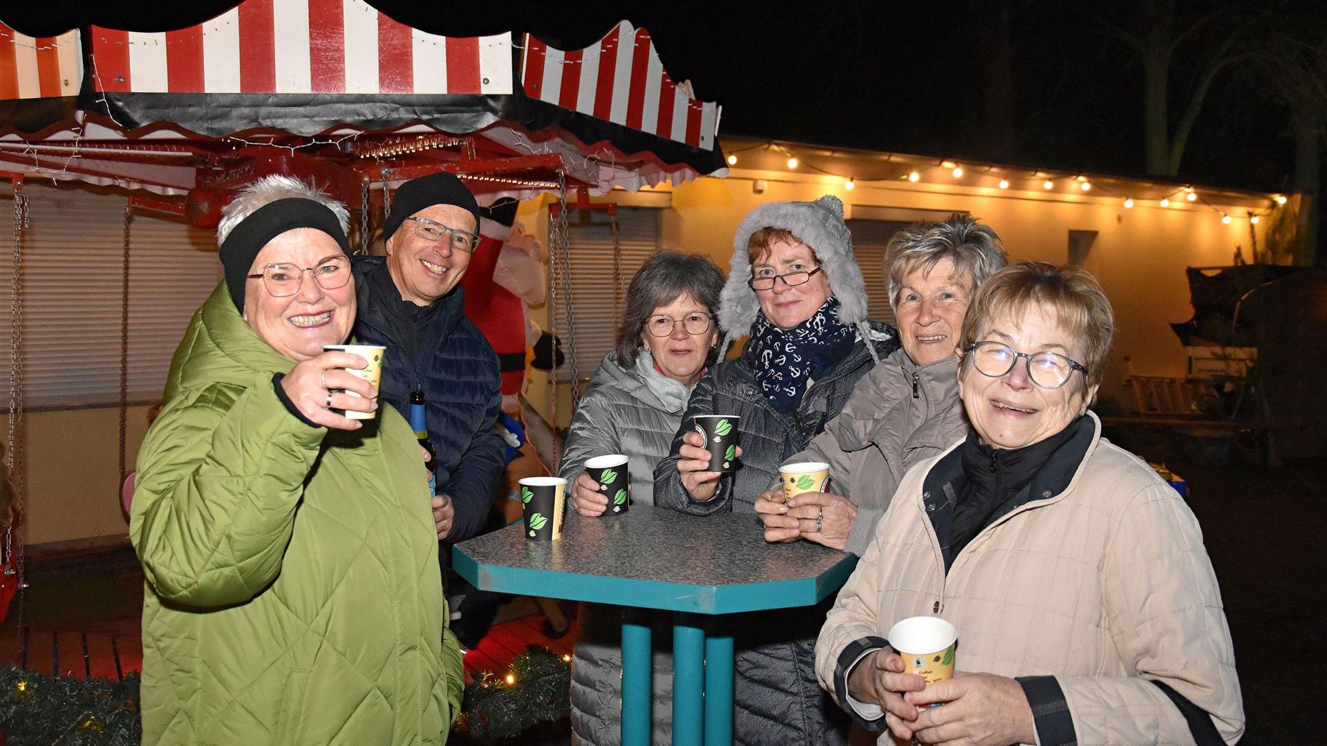Weihnachtsmarkt mit Weihnachtsfeuerwehr