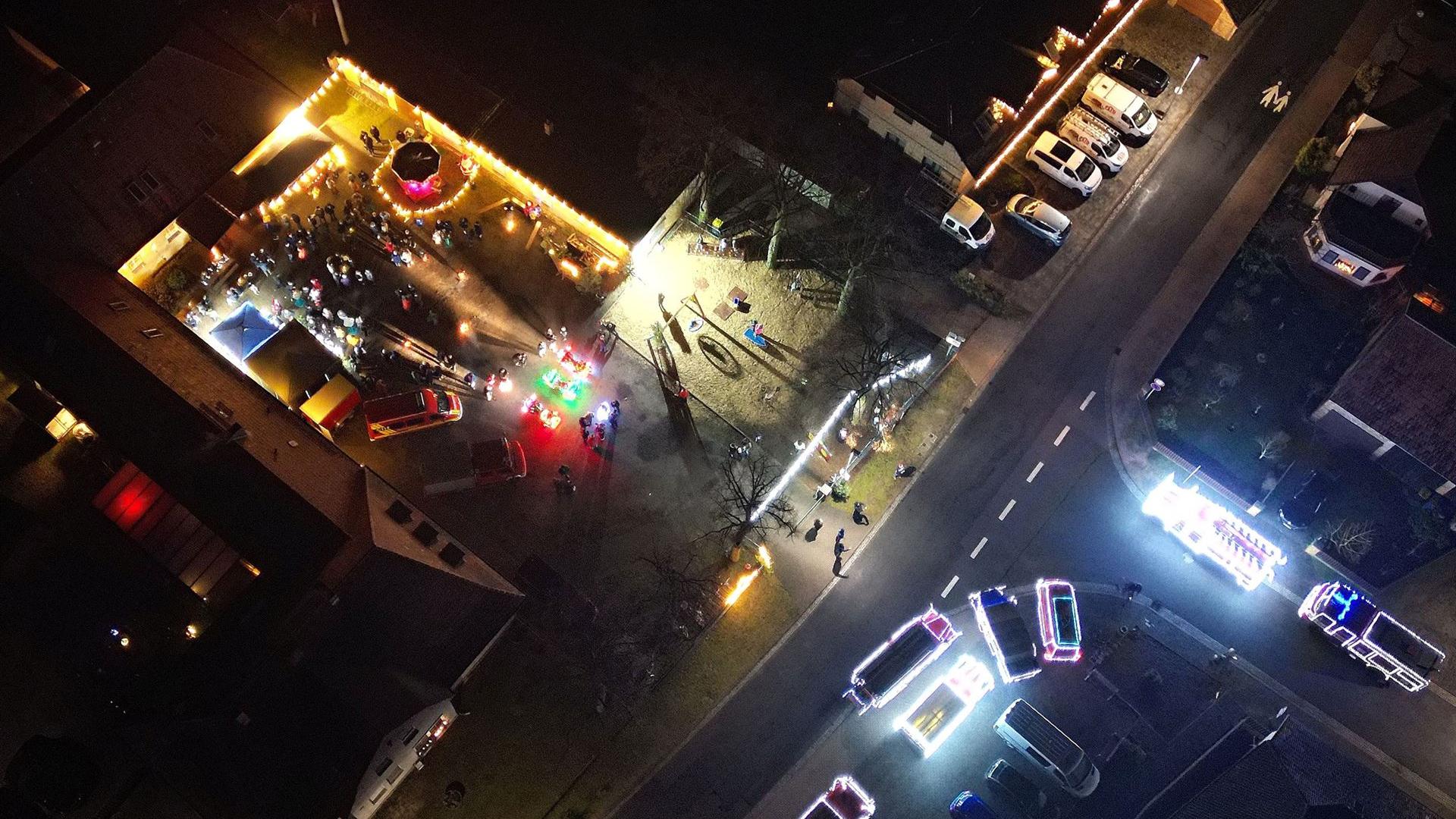 Weihnachtsmarkt mit Weihnachtsfeuerwehr 