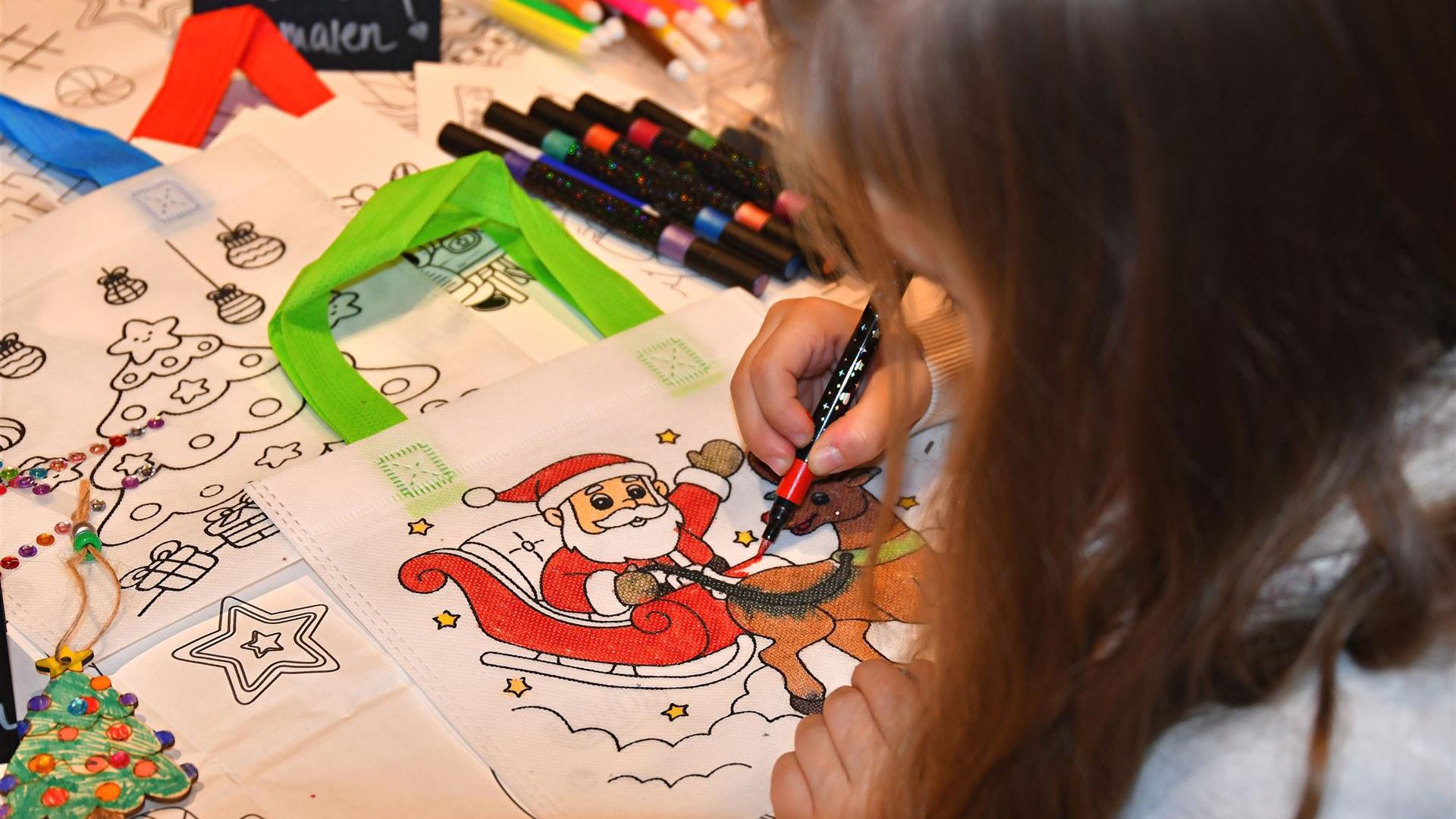 Weihnachtsmarkt mit Weihnachtsfeuerwehr