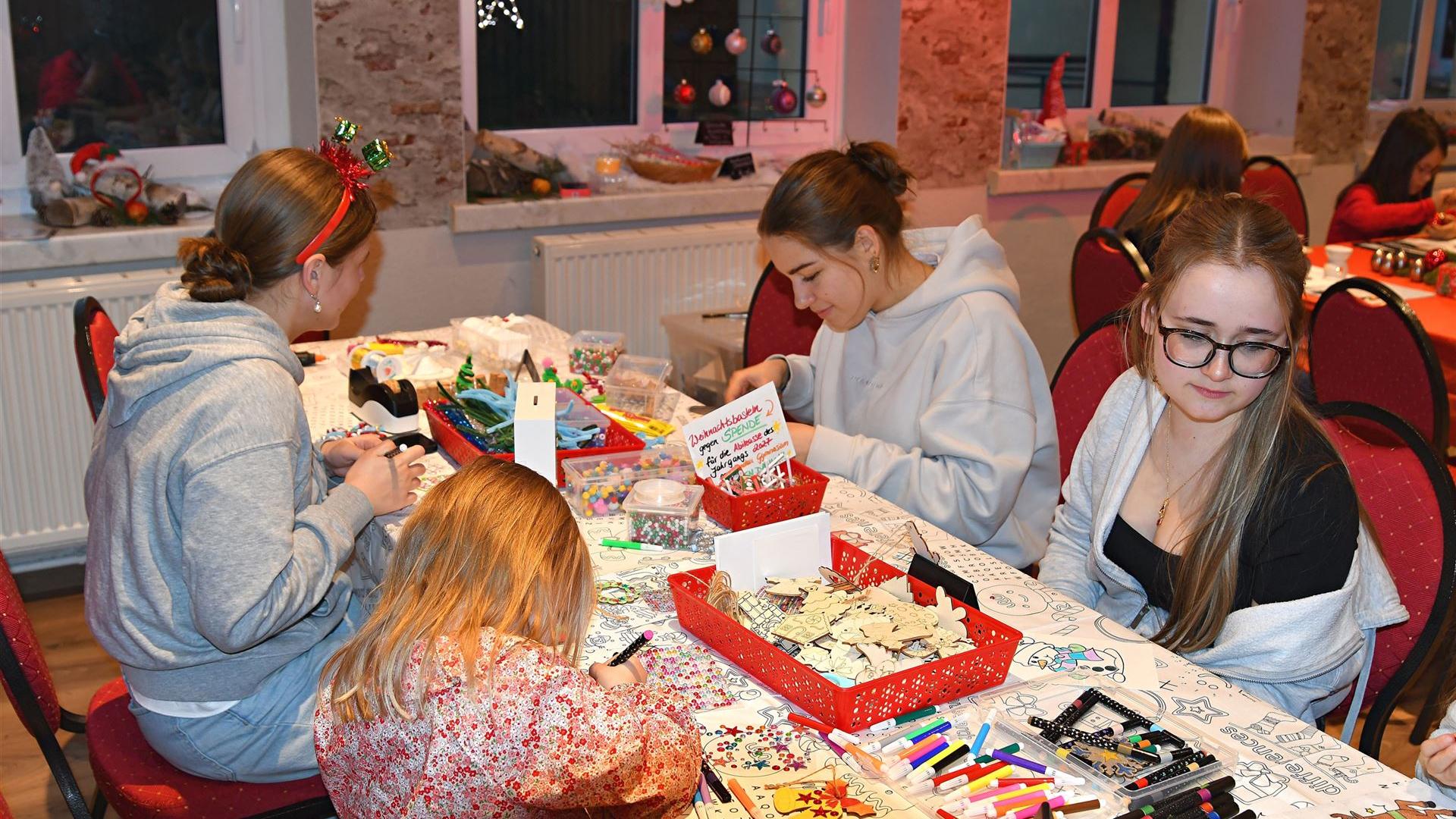 Weihnachtsmarkt mit Weihnachtsfeuerwehr