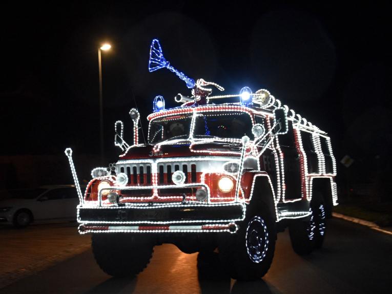 Einfahrt der Feuerwehren - 9-min