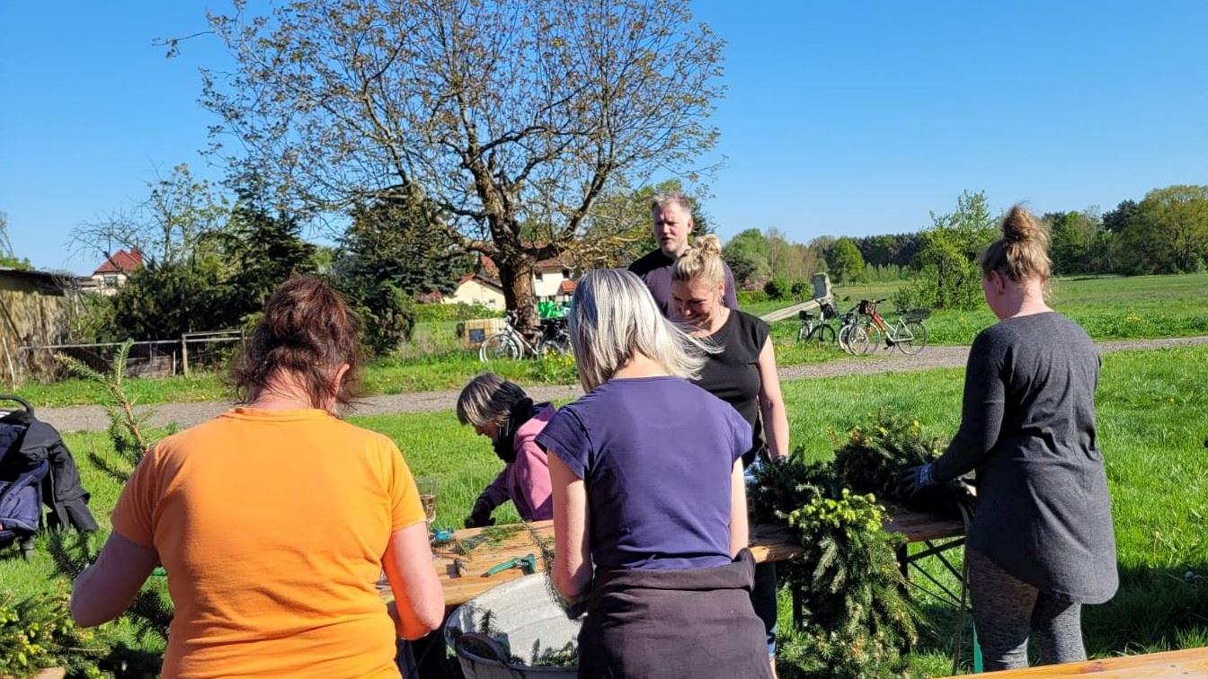 Girlande wickeln in Halbendorf 2025