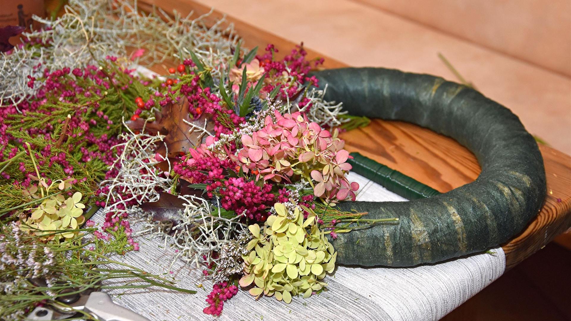 Herbstkranz binden im Blumenladen Krautz 2026