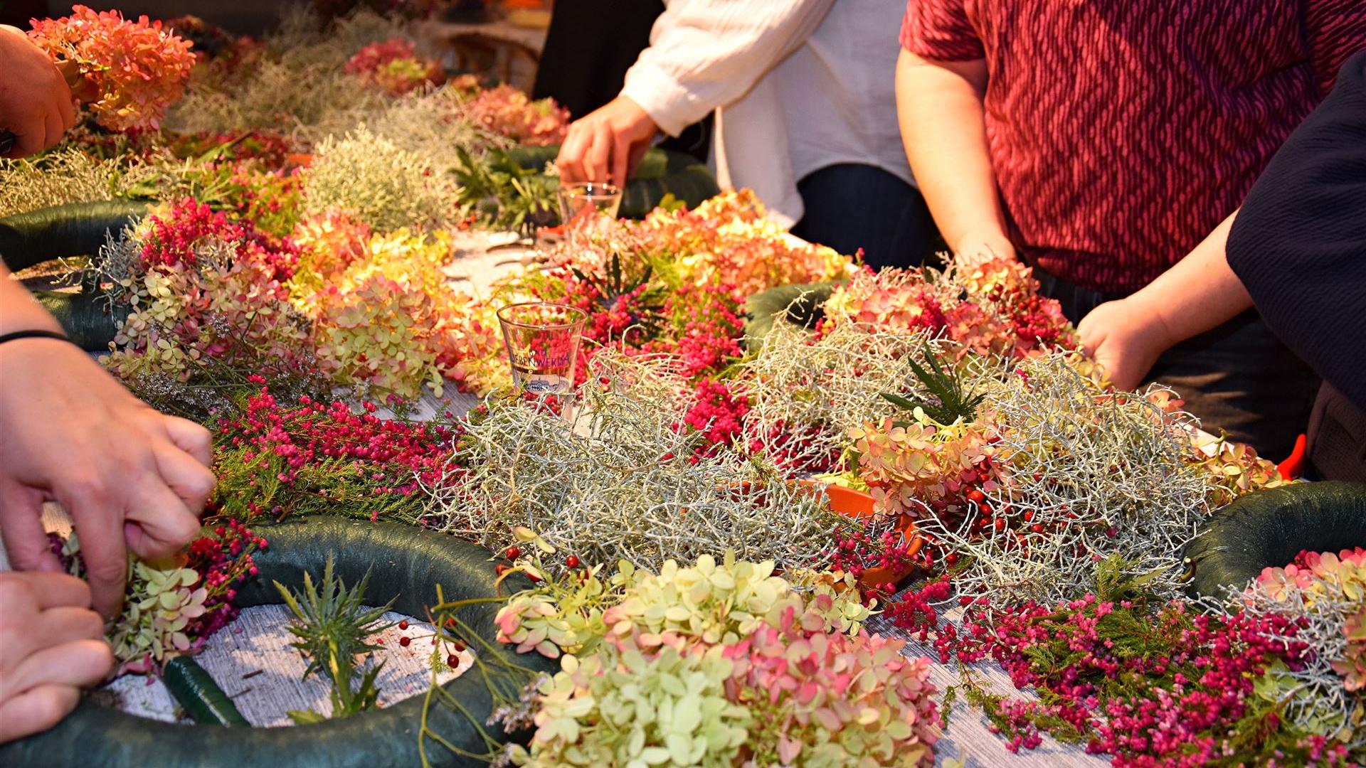 Herbstkranz binden im Blumenladen Krautz 2026