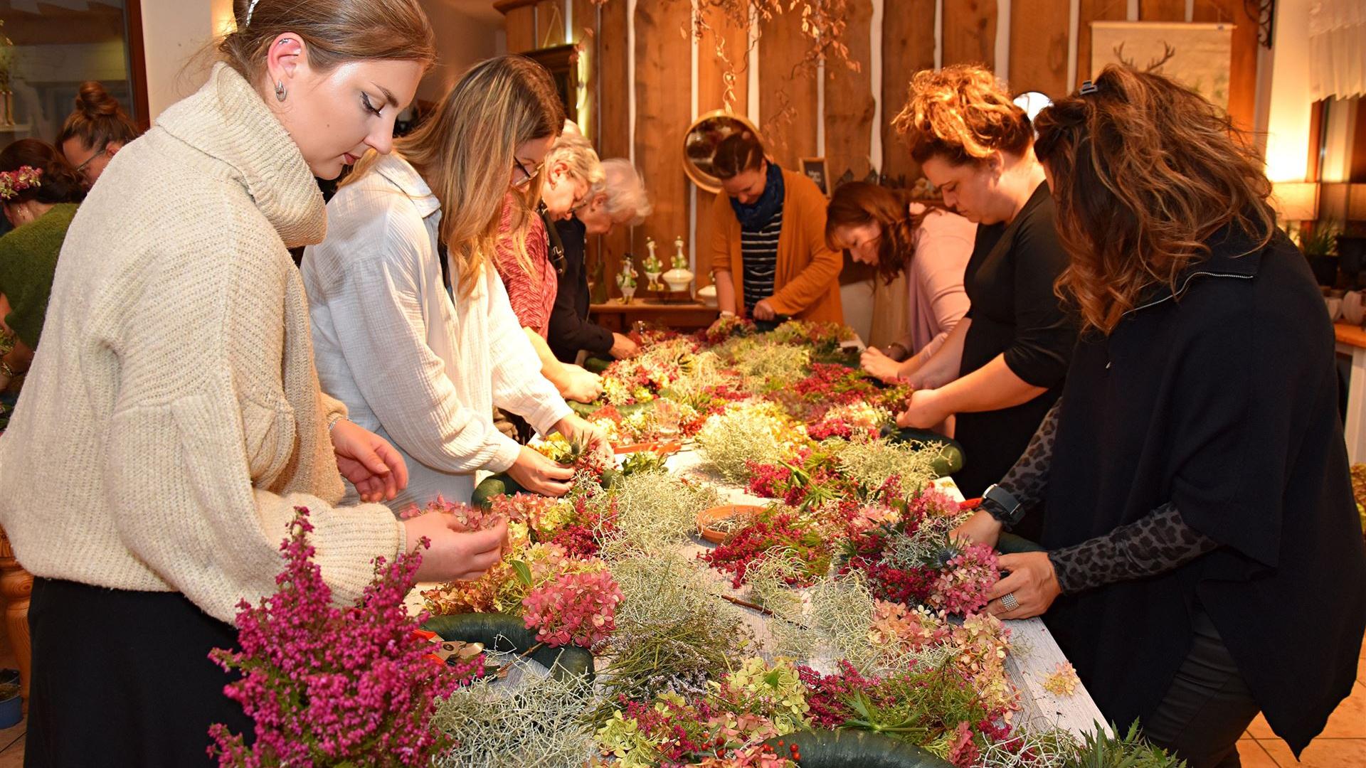 Herbstkranz binden im Blumenladen Krautz 2026