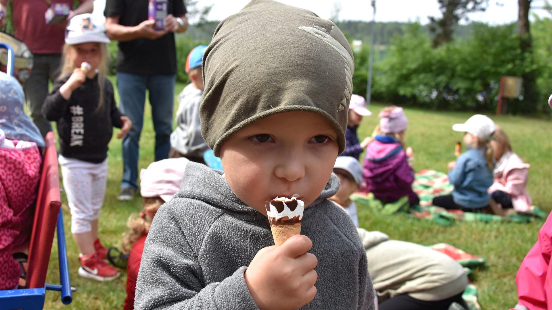 Eis für die Kinder am Halbendorfer See 2025