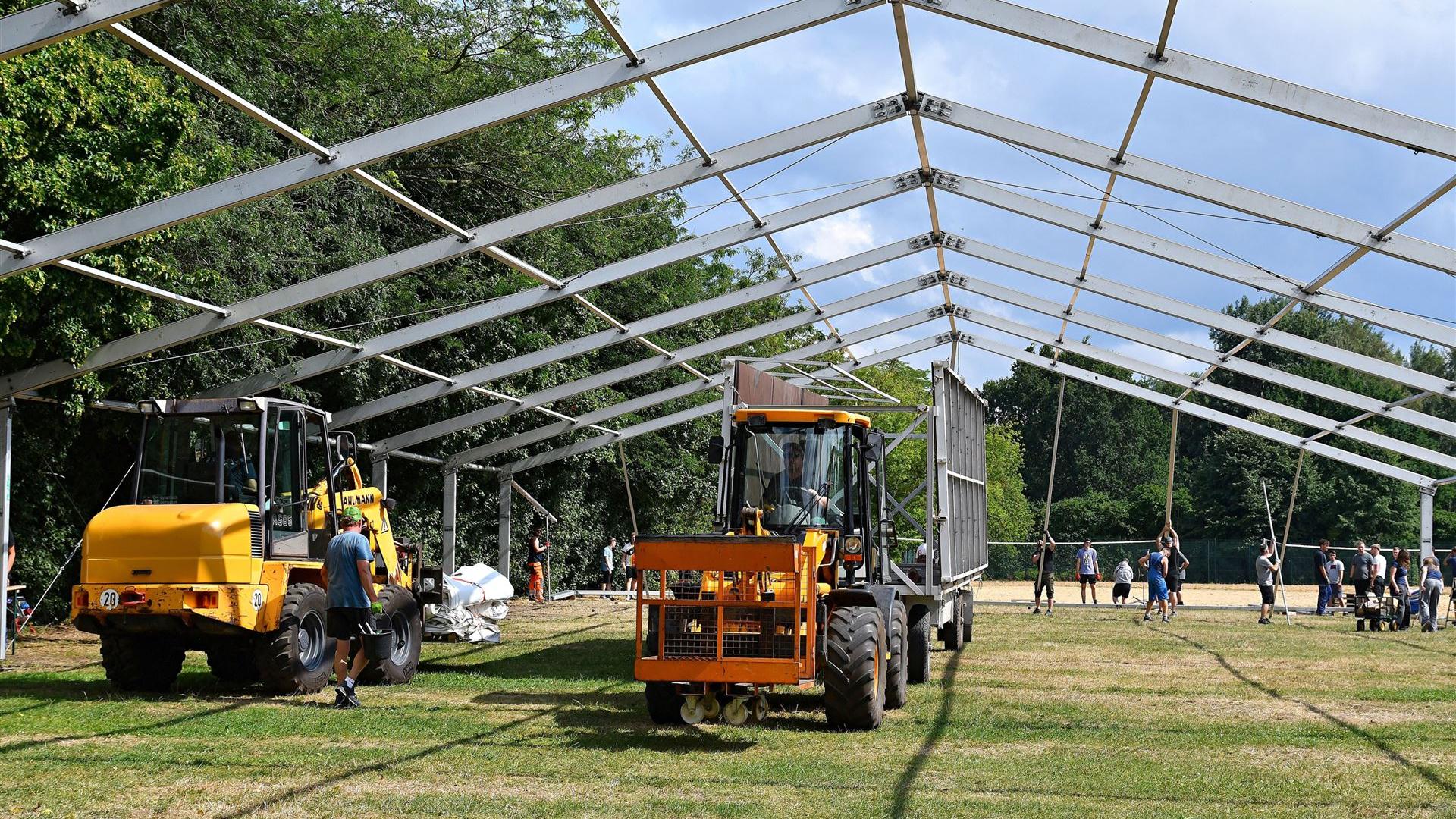 Festzeltaufbau am 15.07.2026