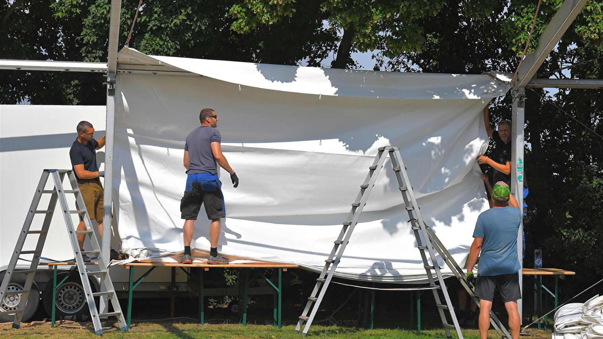 Festzeltaufbau am 15.07.2026