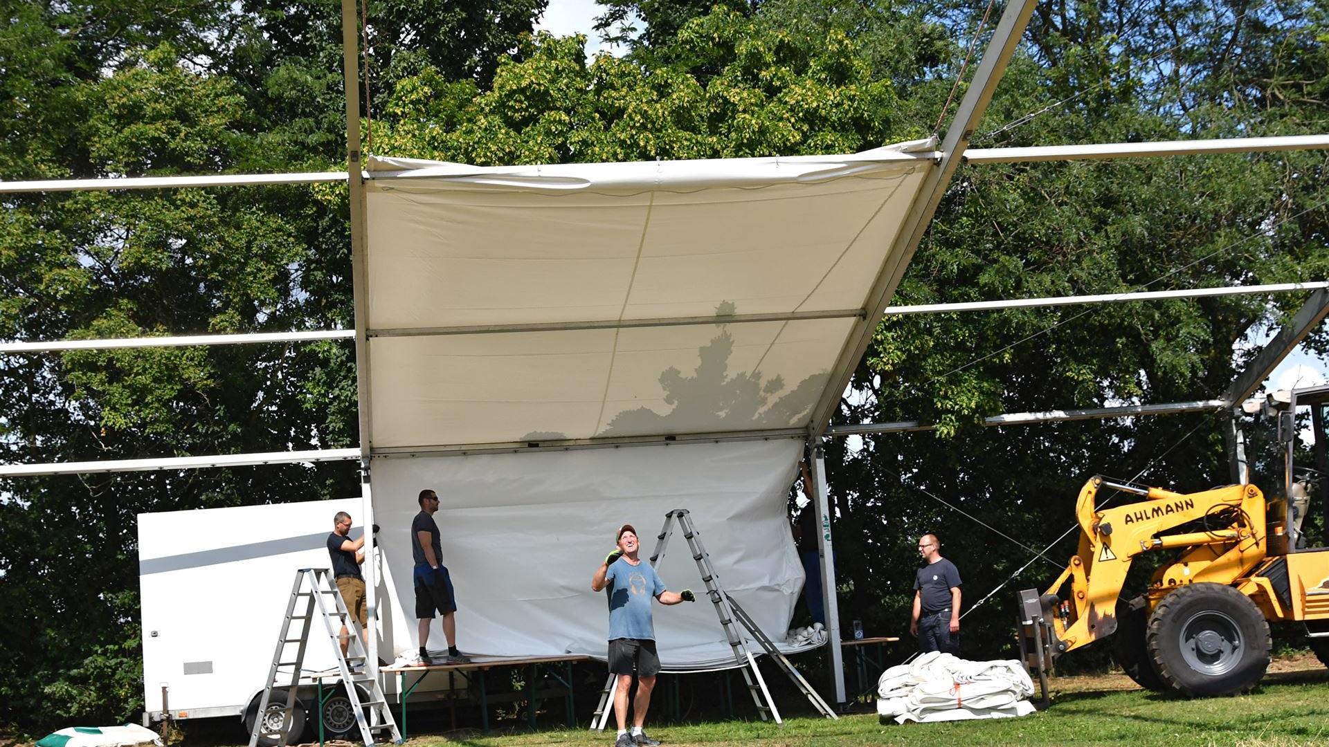 Festzeltaufbau am 15.07.2026