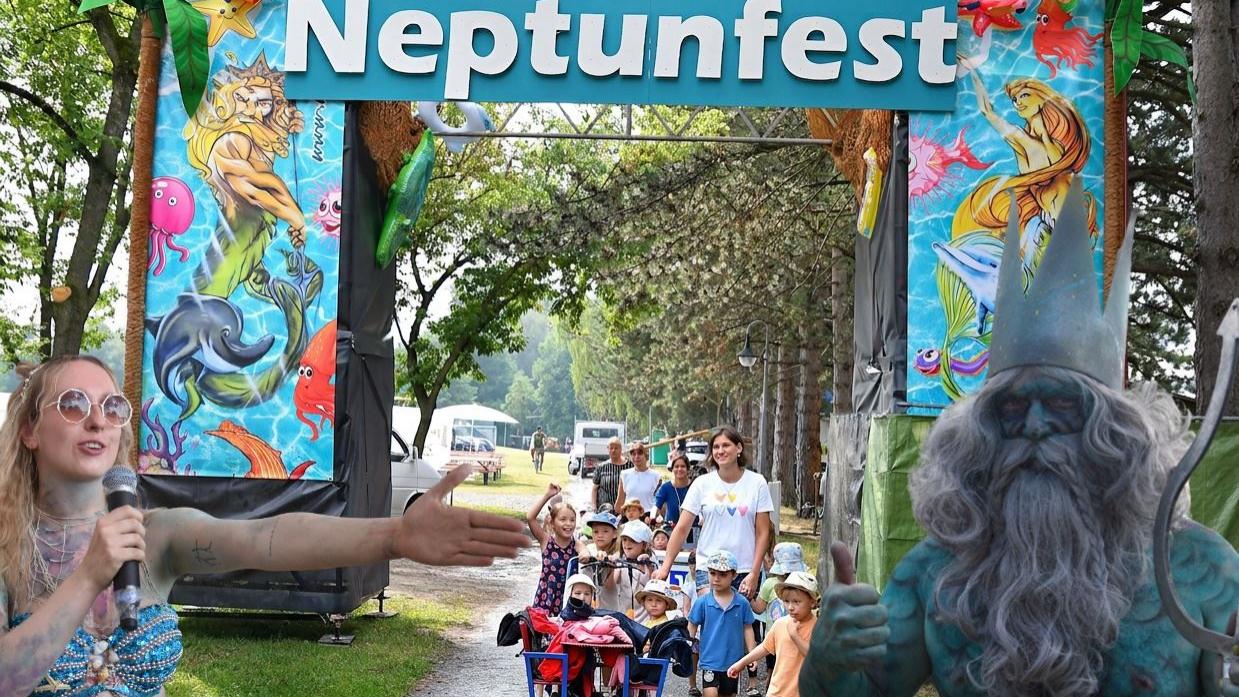 Kita besucht das Festgelände