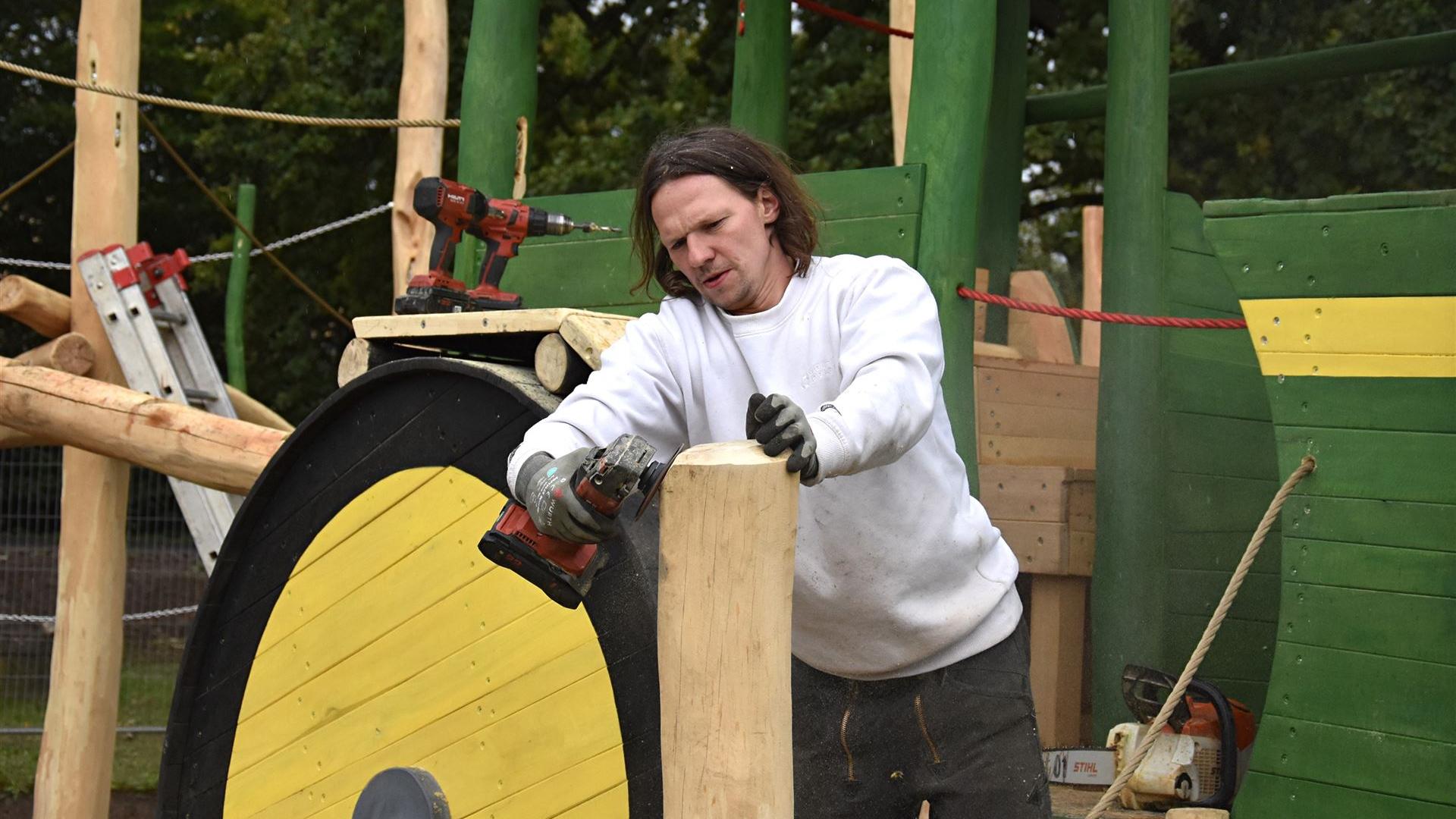 Letzte Arbeiten am Spielplatz