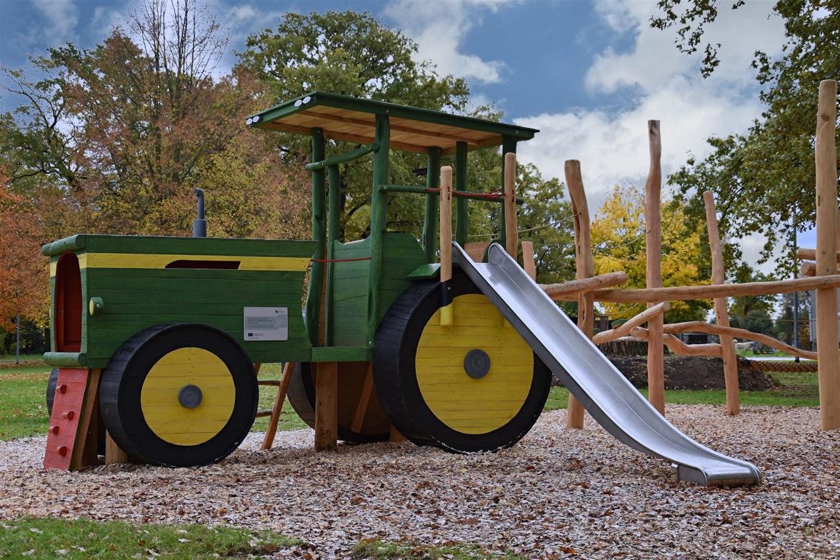 Spielplatz-Traktor 25.10.2025 Spielplatz-Traktor 25.10.2025