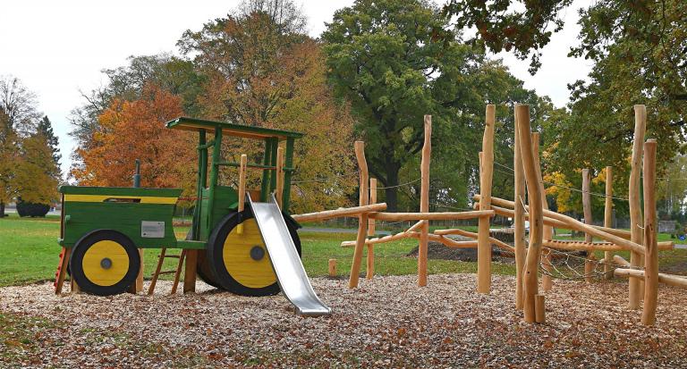 Spielplatz-Traktor am 22.10.2025